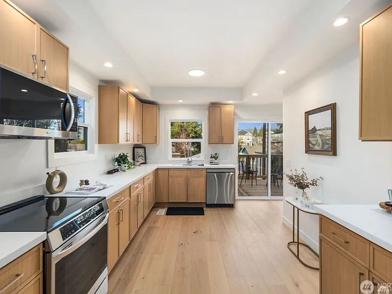 1121 N M St — Photo 2