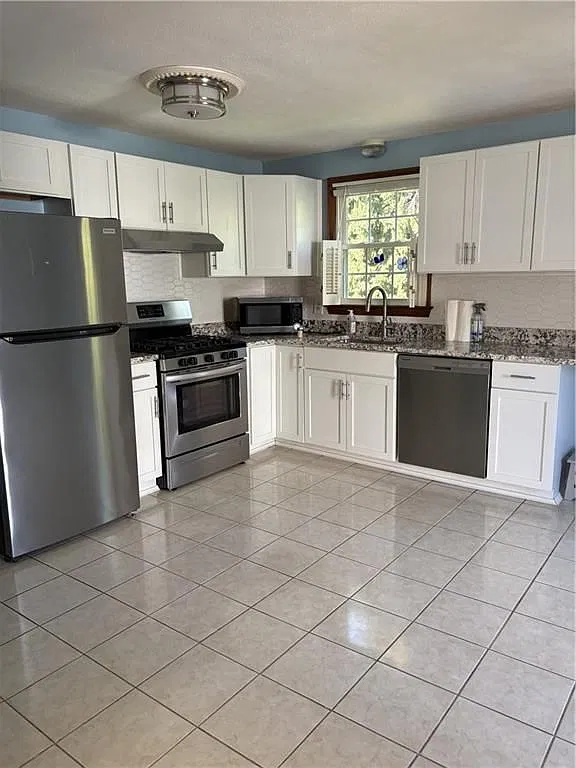 2 bed, 1.0 bath, 936 sqft, $2,050 — Photo 3