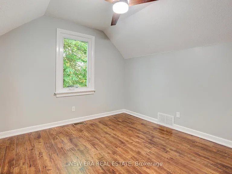 219 Lancaster St W — Photo 26