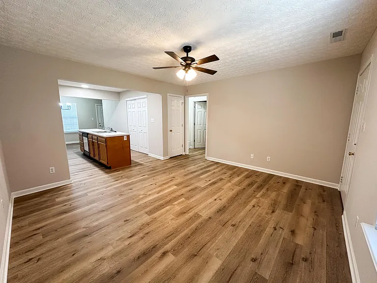 282 Rosie St — Photo 3