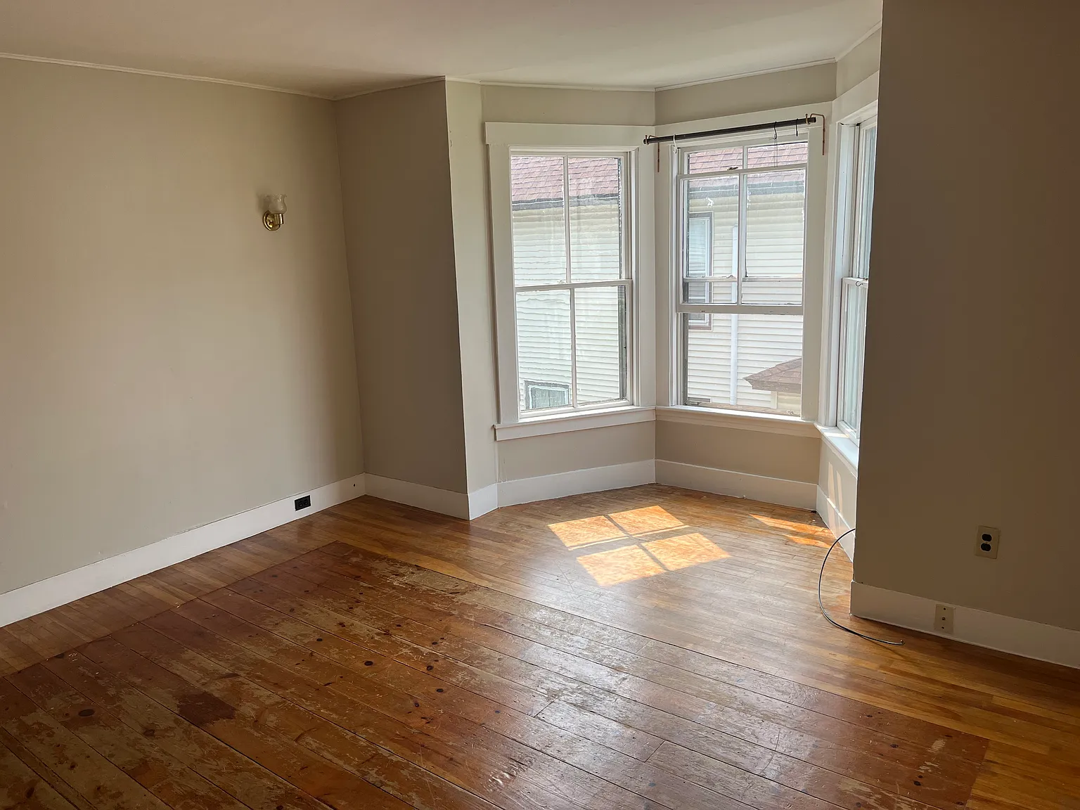 2 bed, 1100 sqft, $1,900 — Photo 2