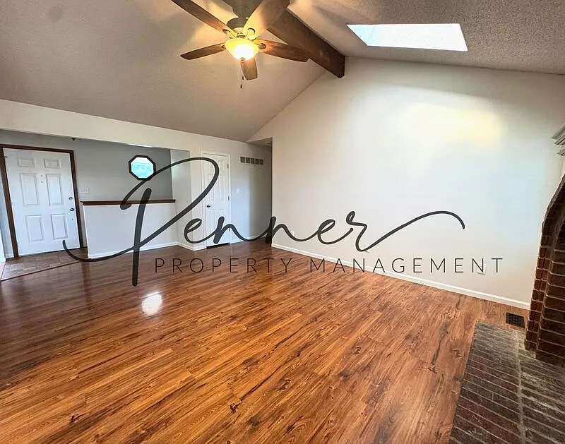 3 bed, 2.0 bath, 1711 sqft, $1,995 — Photo 4