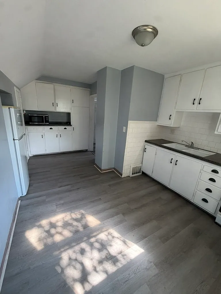1 bed, $1,100 — Photo 1