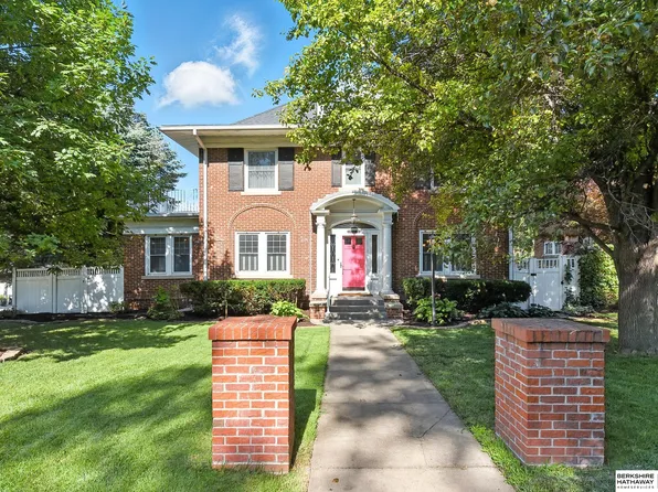 102 N 54th St, Omaha, NE 68132