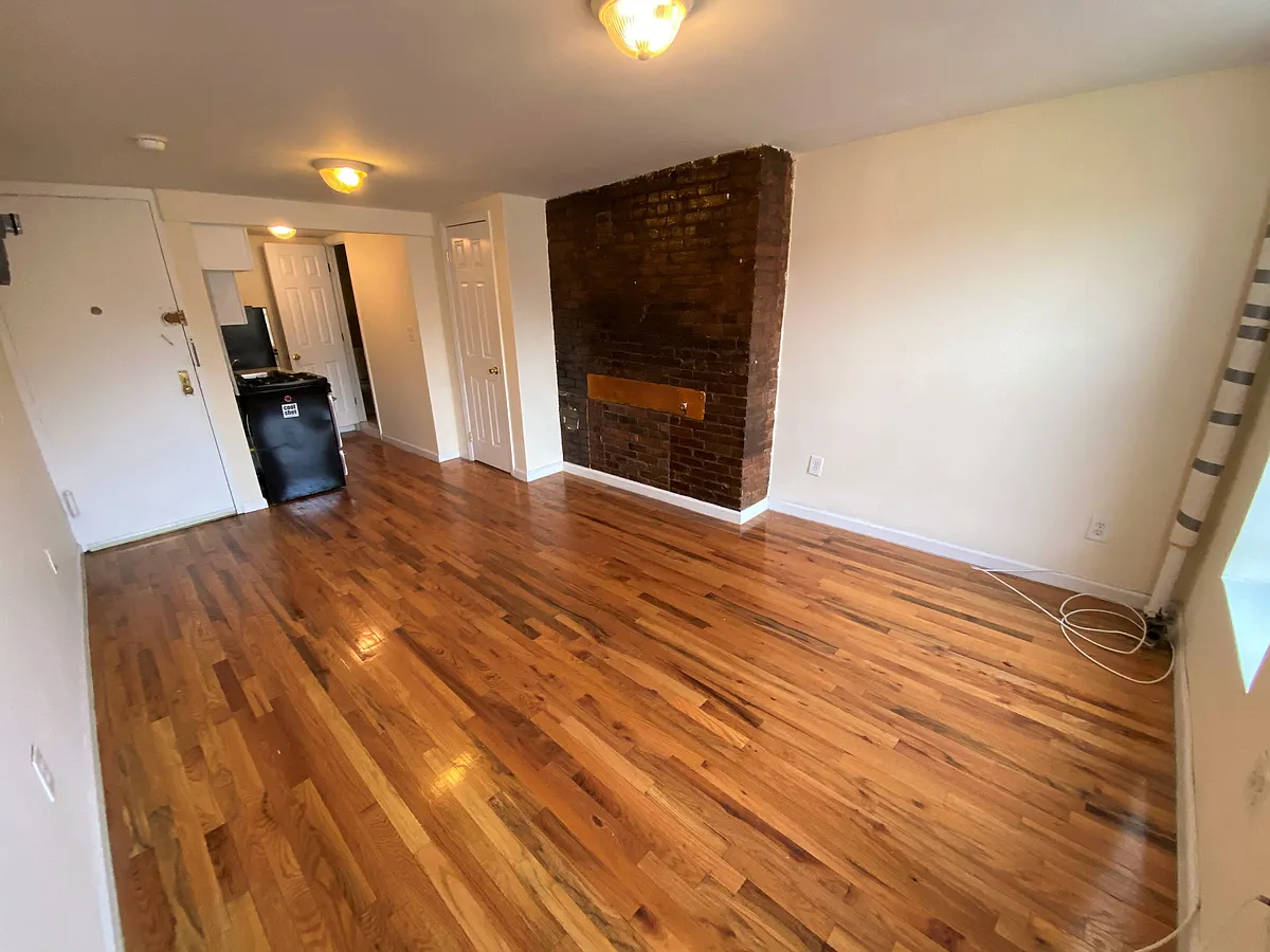 Building Photo - 322 E 6th St #12