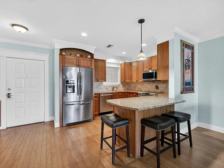 1630 Seaway Dr #304 — Photo 9