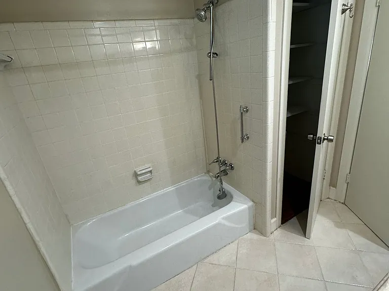1497 Drayton Woods Dr — Photo 21