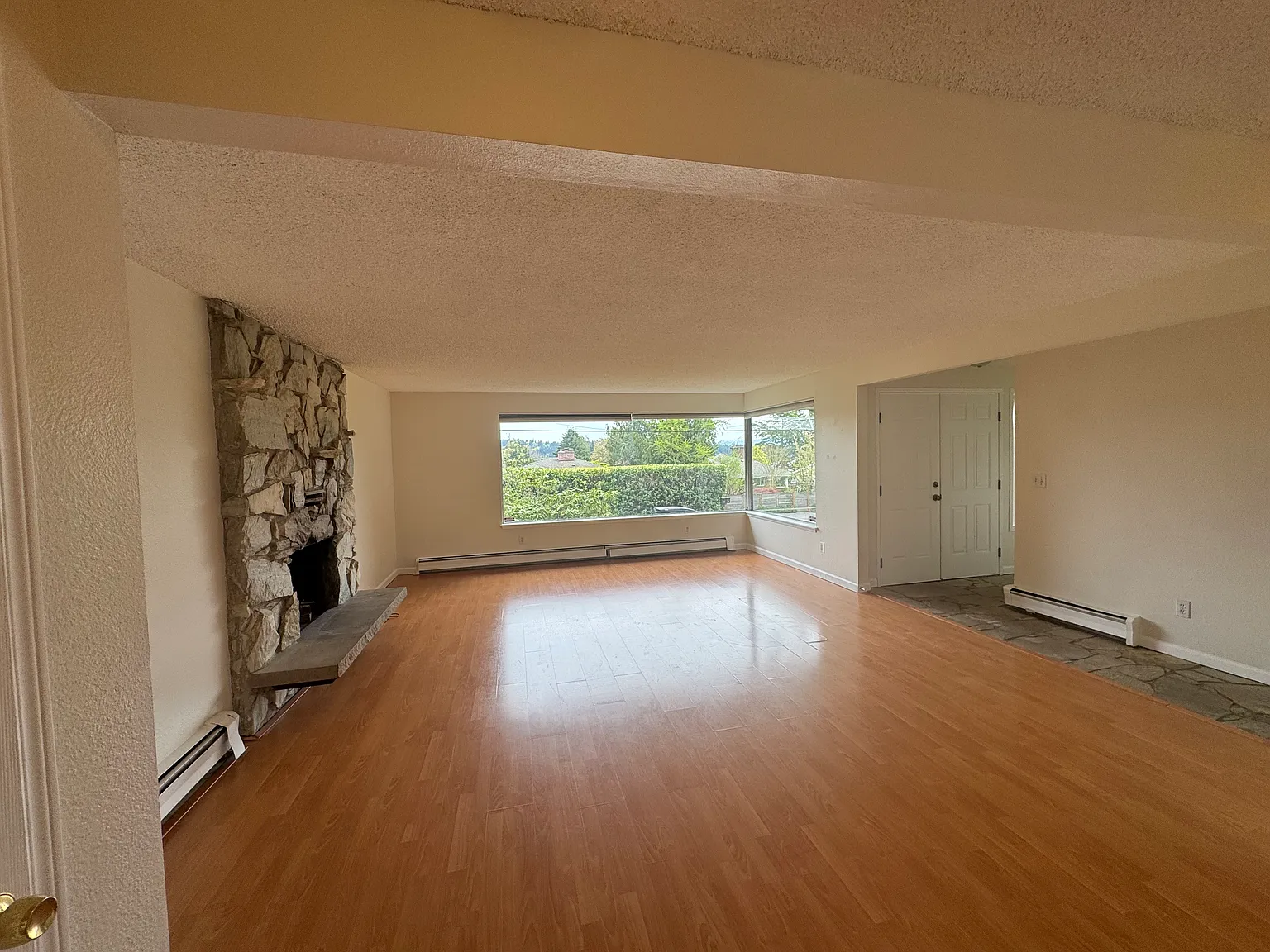 3 bed, 2.5 bath, 2210 sqft, $3,750 — Photo 4