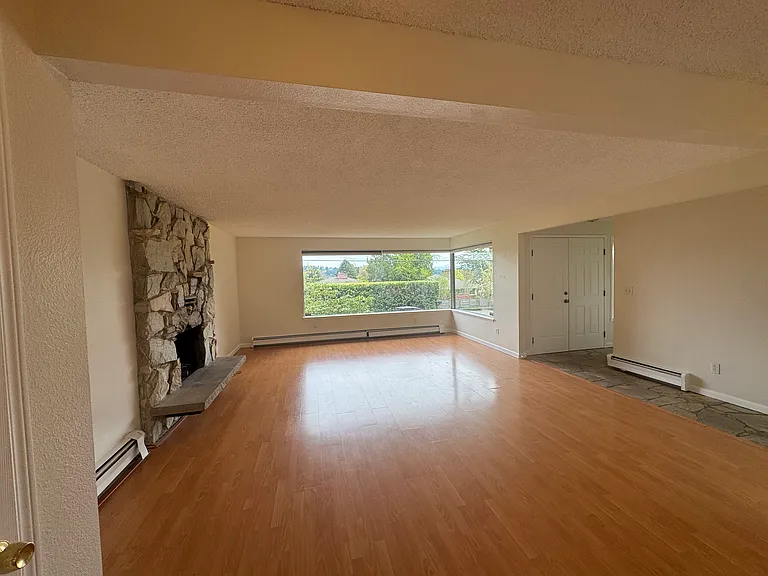 10647 Sand Point Way NE — Photo 4