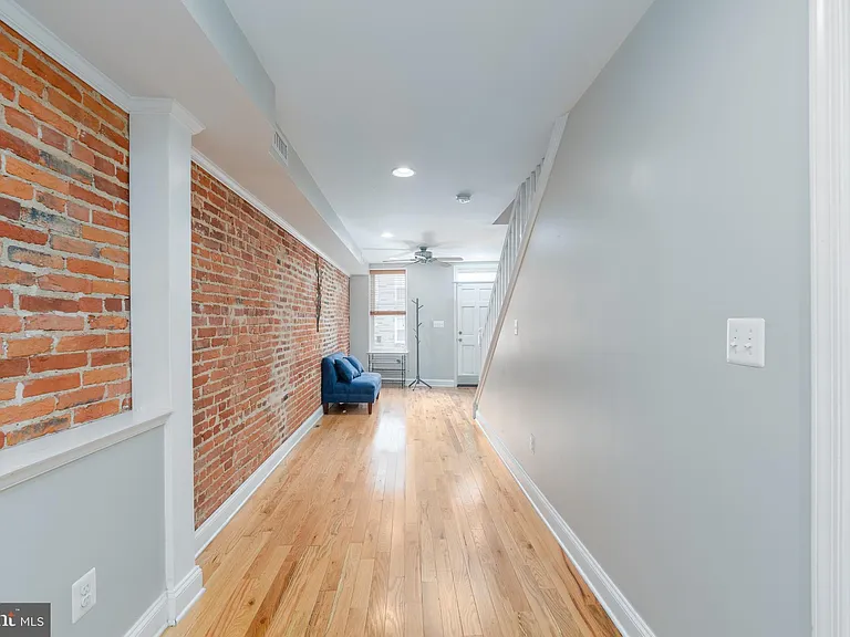 1825 Light St — Photo 4