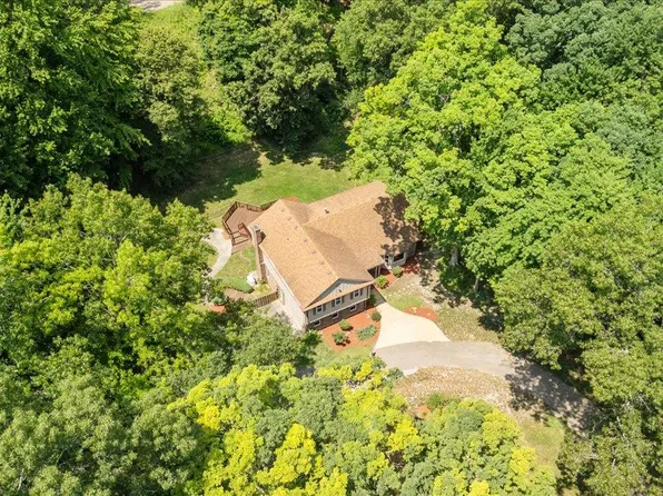 8115 Kiowa Trl, Pinckney, MI 48169