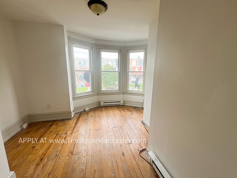 2nd image of 353 S Ann St #2