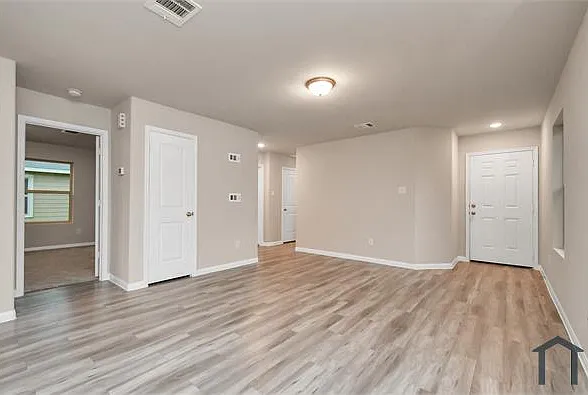 1707 Kansas St — Photo 6