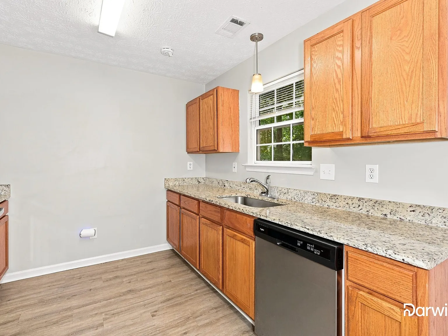 3 bed, 2.0 bath, 1612 sqft, $1,790 — Photo 3