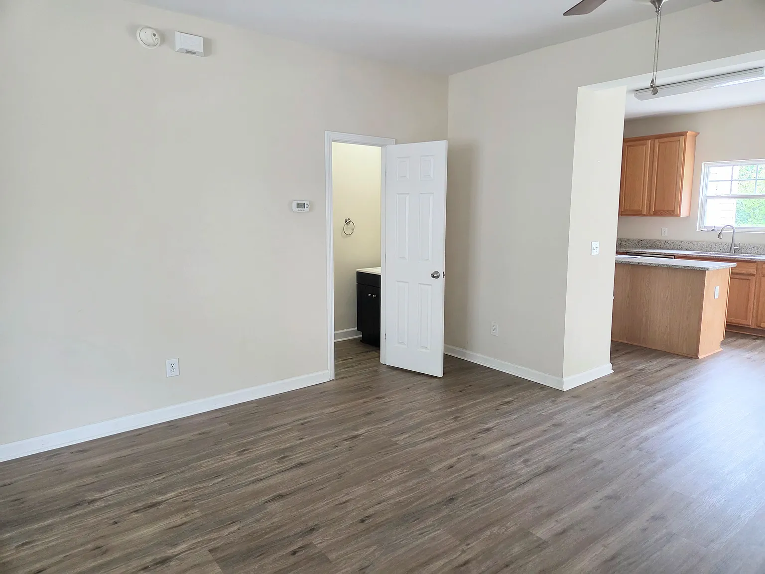 3 bed, 2.5 bath, 1500 sqft, $1,799 — Photo 4