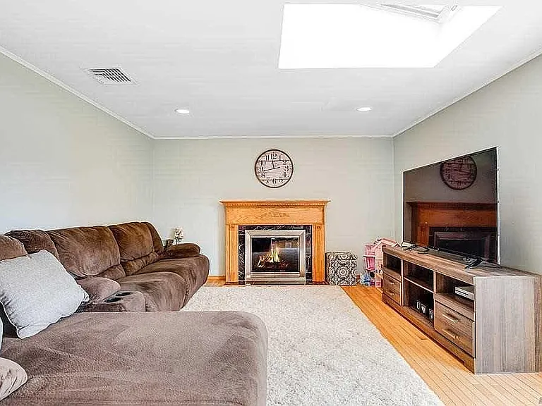 254 Haypath Rd — Photo 5