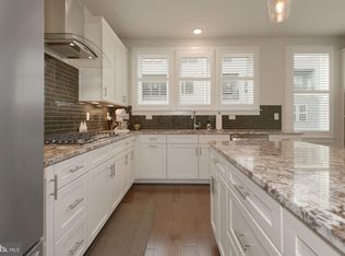13338 Sherwood Park Ln, Herndon, VA 20171