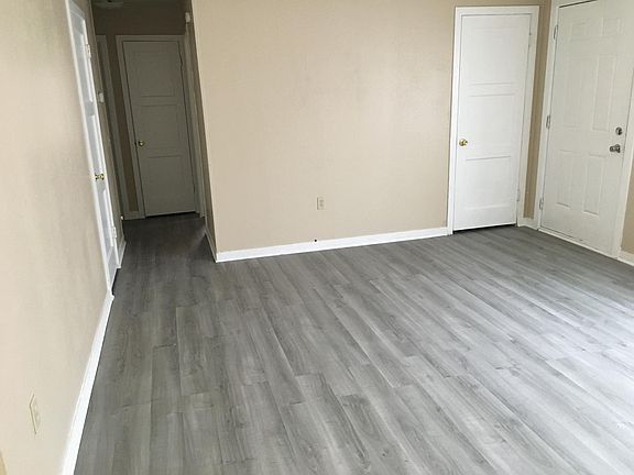 3rd image of 209 Davenport St