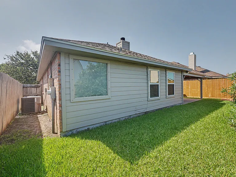 1111 Meadowbrook Dr — Photo 30