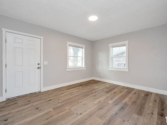 4th image of 1541 S Navajo St