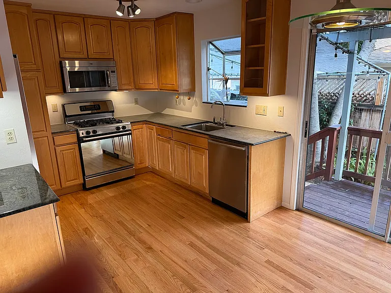2351 Carmel Dr — Photo 6
