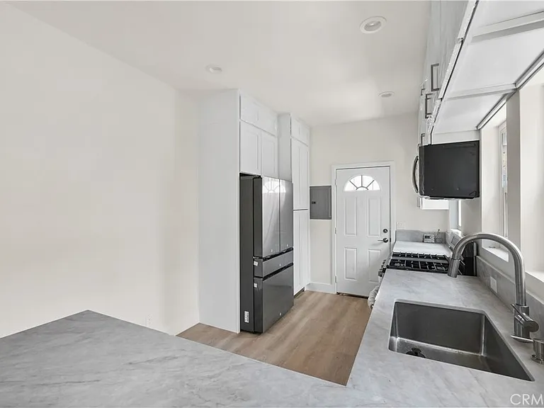 1530 N Mariposa Ave — Photo 8