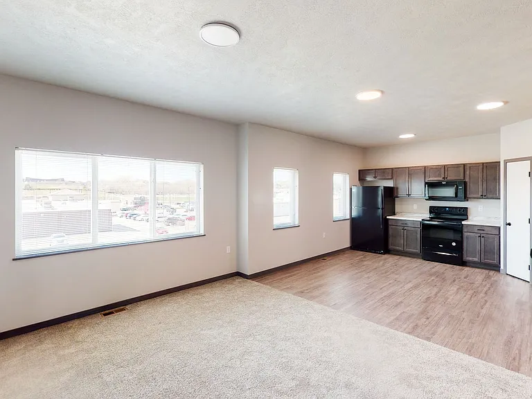 5800 Sunnybrook Plz — Photo 16