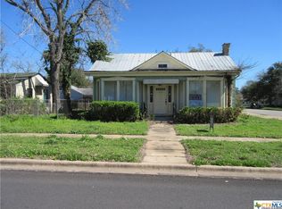 317 S Magnolia Ave, Luling, TX 78648