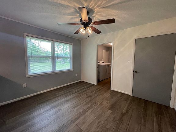 5th image of 122 Hillwood Dr