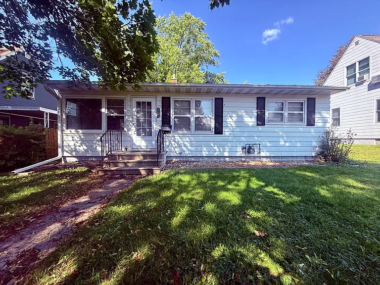 1171 Bourland Ave — Photo 1