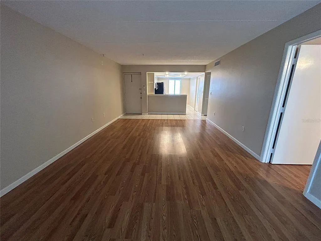 2 bed, 2.0 bath, 1054 sqft, $1,600 — Photo 4