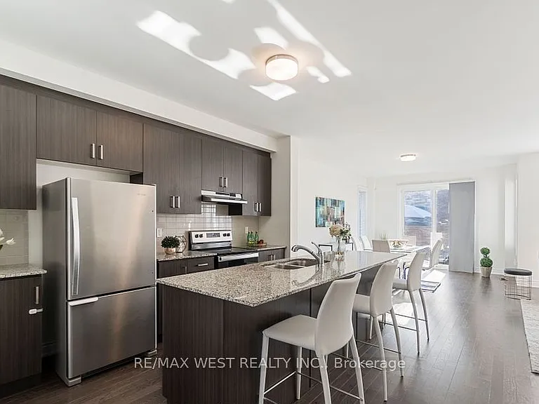 2132 Wilson St — Photo 6