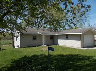 19035 171st Ave, Manchester, IA 52057