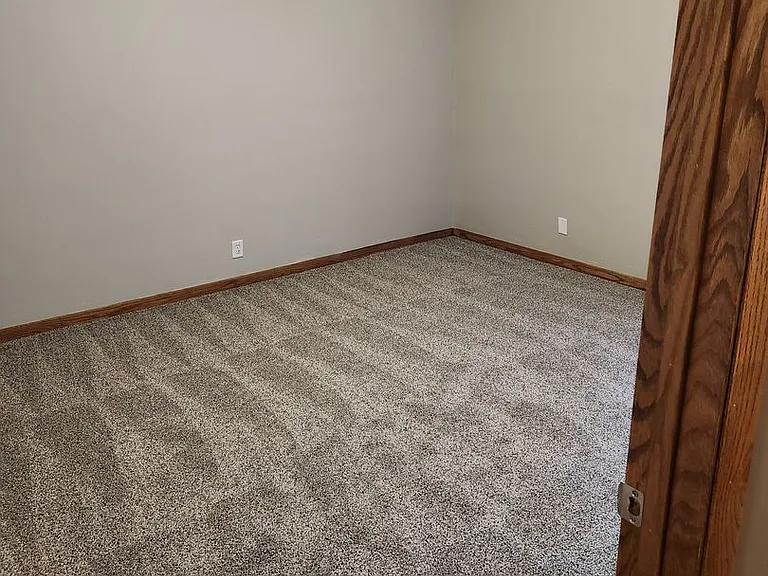 Pleasant Court Apartments — Photo 17