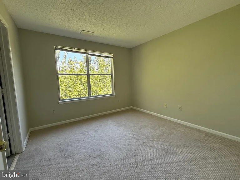 10019 Vanderbilt Cir #14-16 — Photo 11