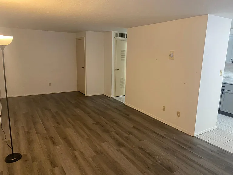 1734 W 28th St #106 — Photo 14