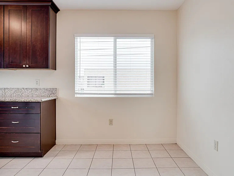 3846 Van Dyke Ave — Photo 20