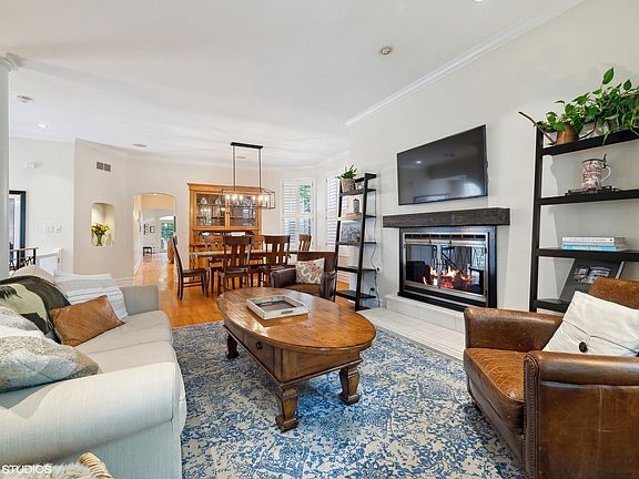 5th image of 2743 N Wilton Ave
