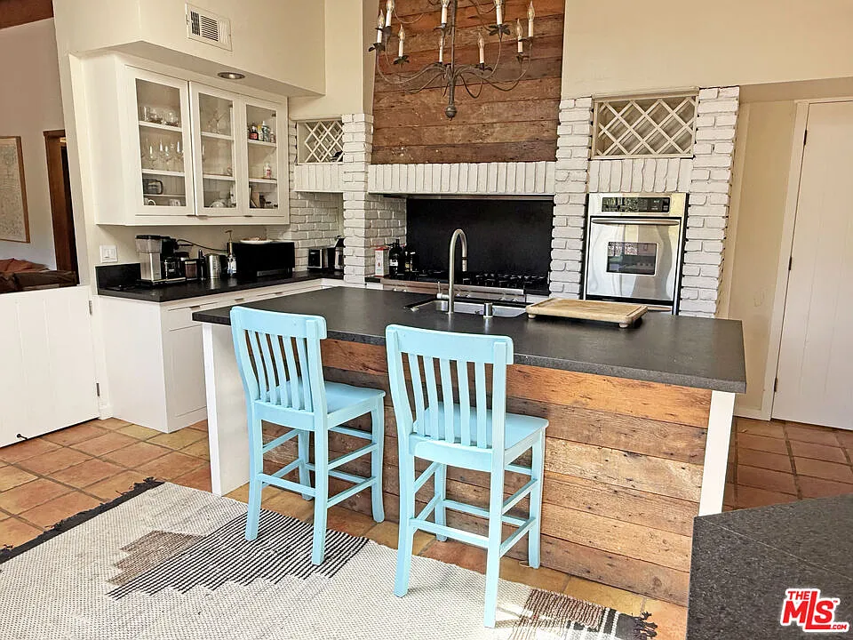 4 bed, 3.0 bath, 3217 sqft, $18,000 — Photo 3