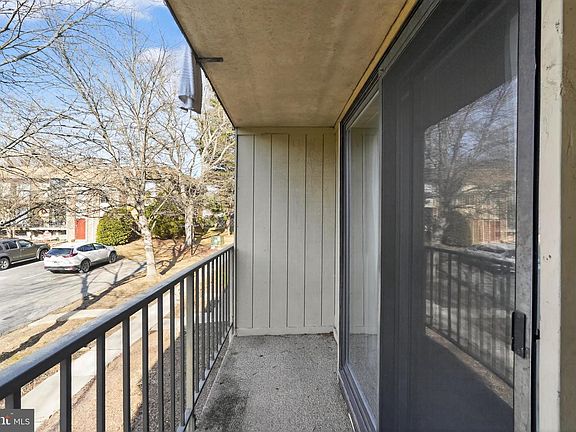 2nd image of 364 Saybrook Ln