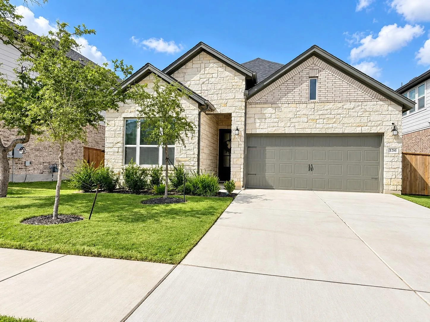 3 bed, 2.0 bath, 1739 sqft, $2,800 — Photo 1