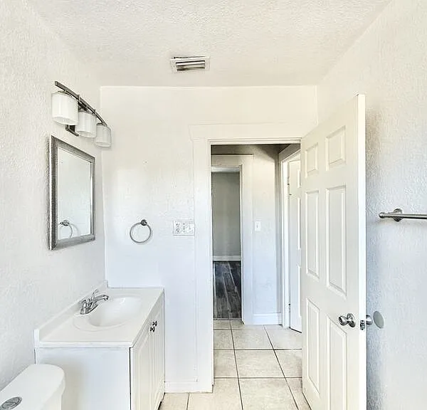 2425 Auburn St S — Photo 38