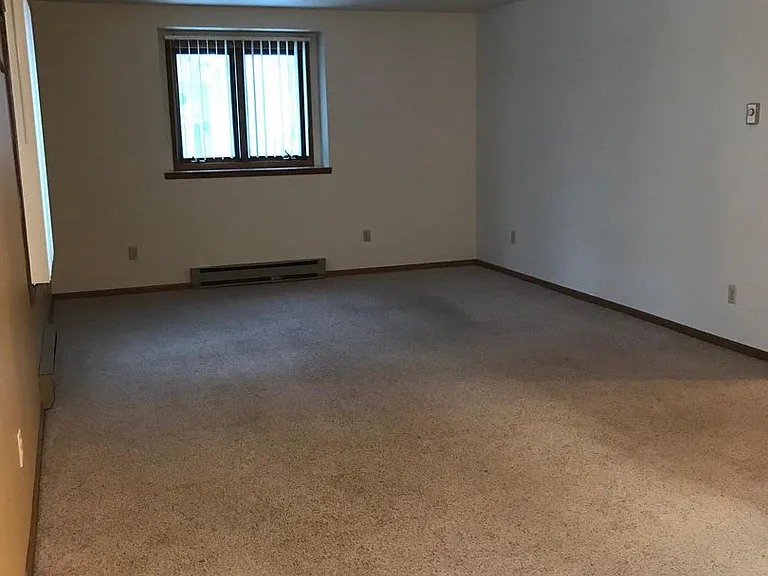657-663 Brooks Pl — Photo 5