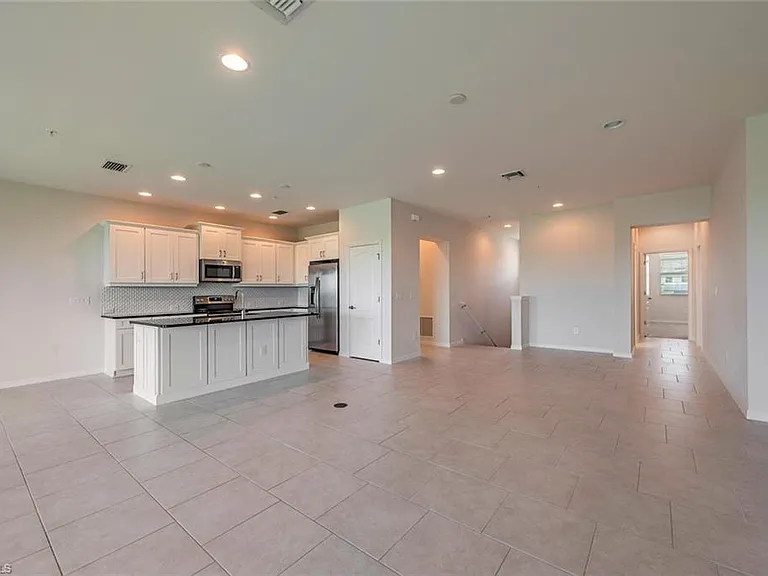 6972 Avalon Cir #1007 — Photo 3