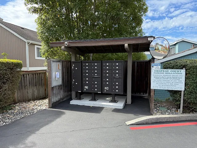 6104 Chateau Ct — Photo 15
