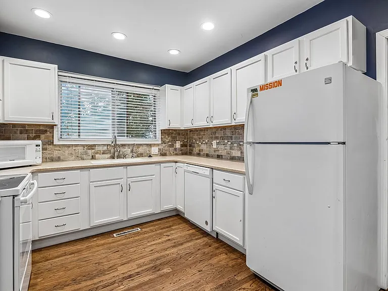 535 N Pebble St — Photo 8