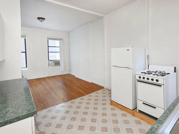 347 W 44th St APT 4RE, Manhattan, NY 10036