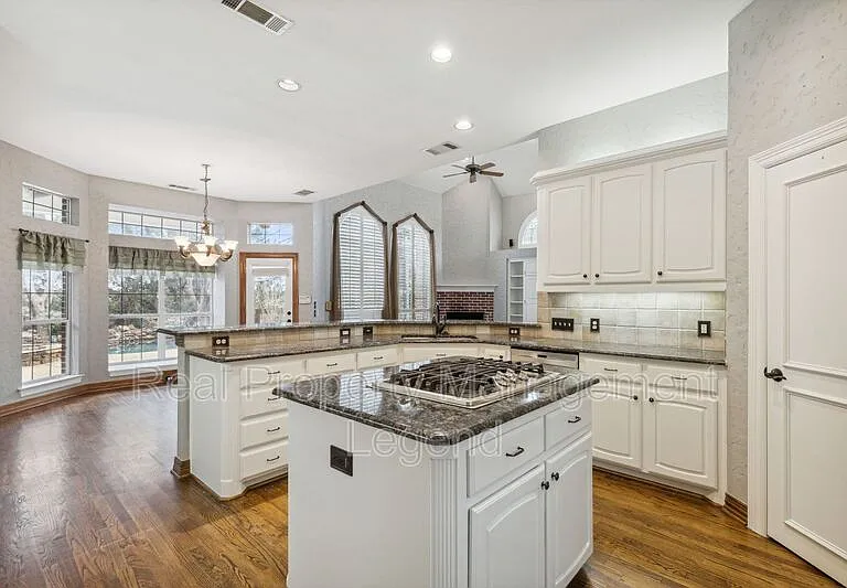 5004 Seville Ln — Photo 17