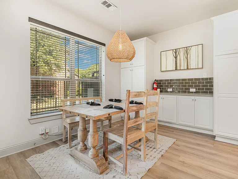 1001 Brook Forest Ln — Photo 3