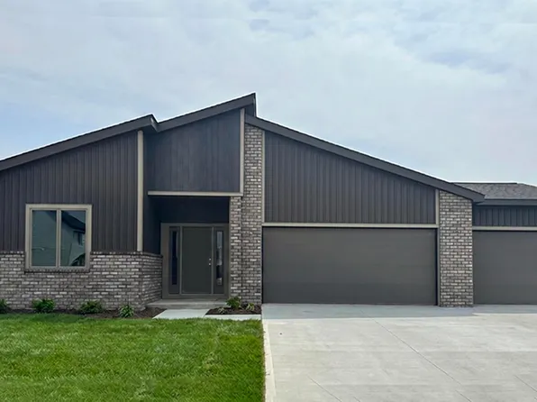 1446 Paradise Cay Cv, Fort Wayne, IN 46818